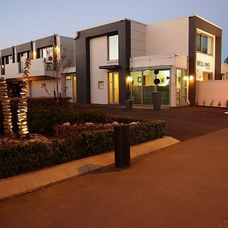 Bellano Motel Suites Christchurch Dış mekan fotoğraf The entrance to the hotel