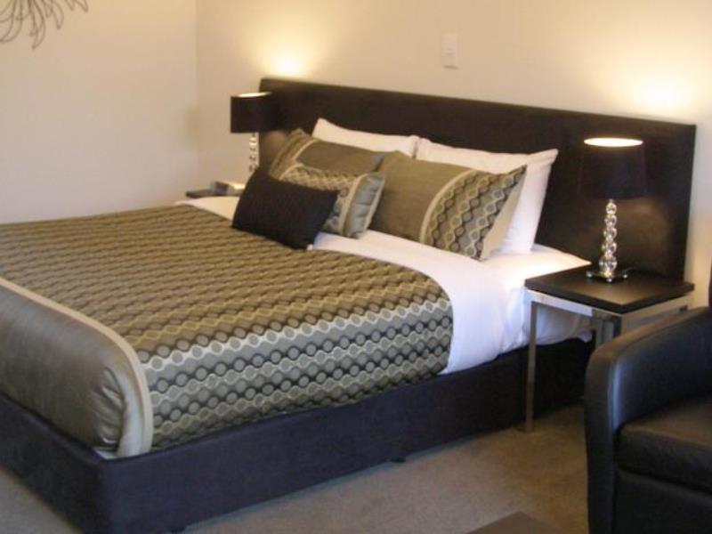 Bellano Motel Suites Christchurch Dış mekan fotoğraf A bed