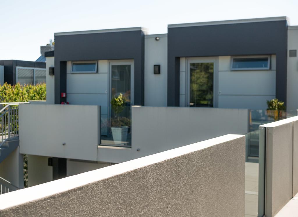 Bellano Motel Suites Christchurch Dış mekan fotoğraf Townhouses in the complex