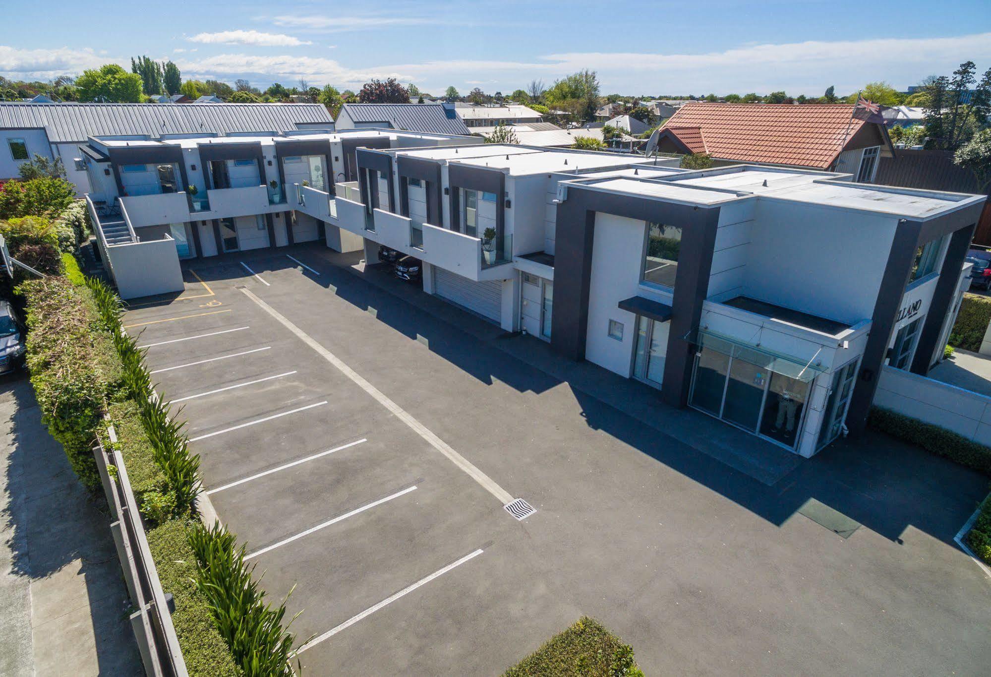 Bellano Motel Suites Christchurch Dış mekan fotoğraf Aerial view of the school