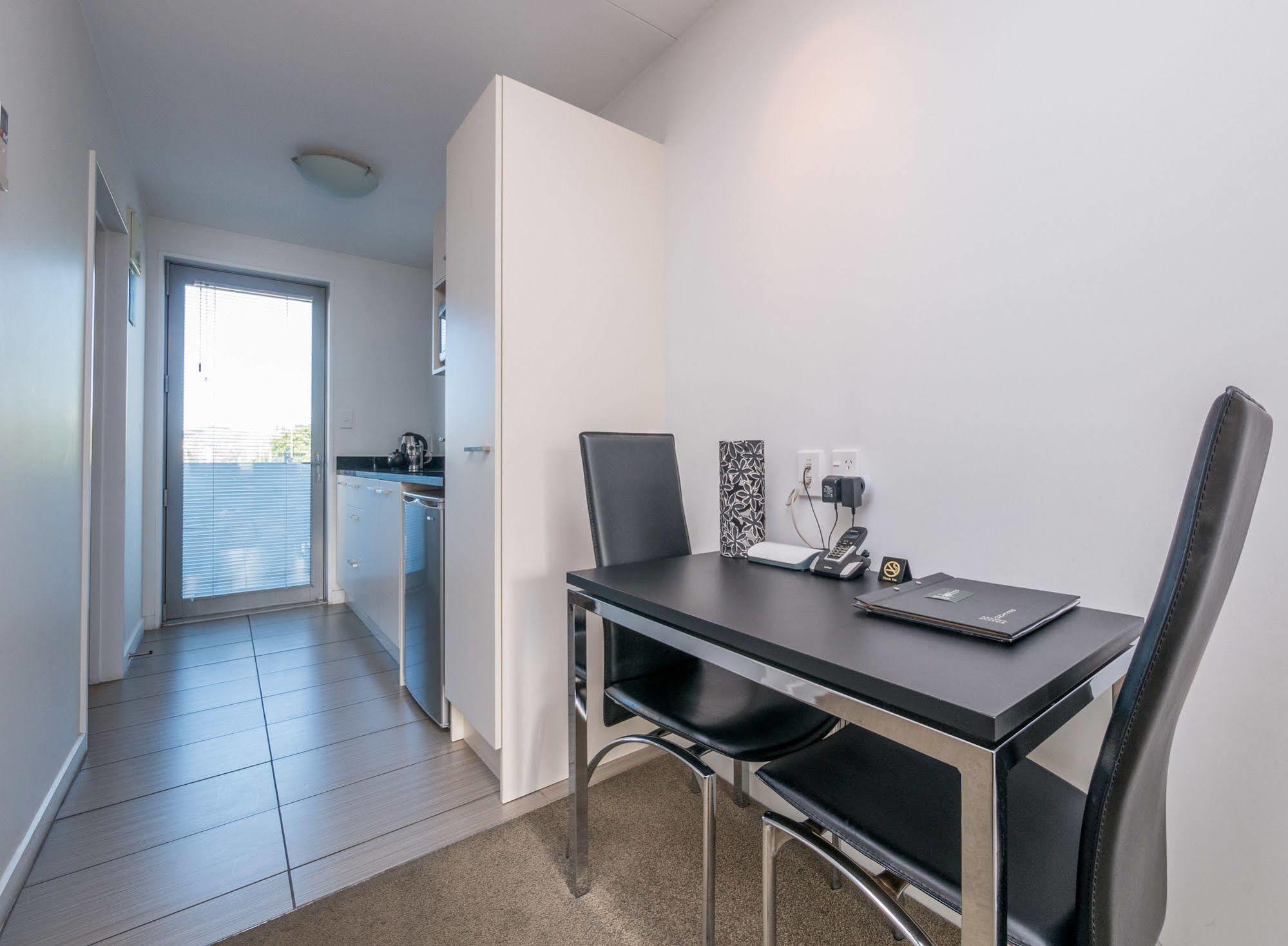 Bellano Motel Suites Christchurch Dış mekan fotoğraf A typical studio apartment