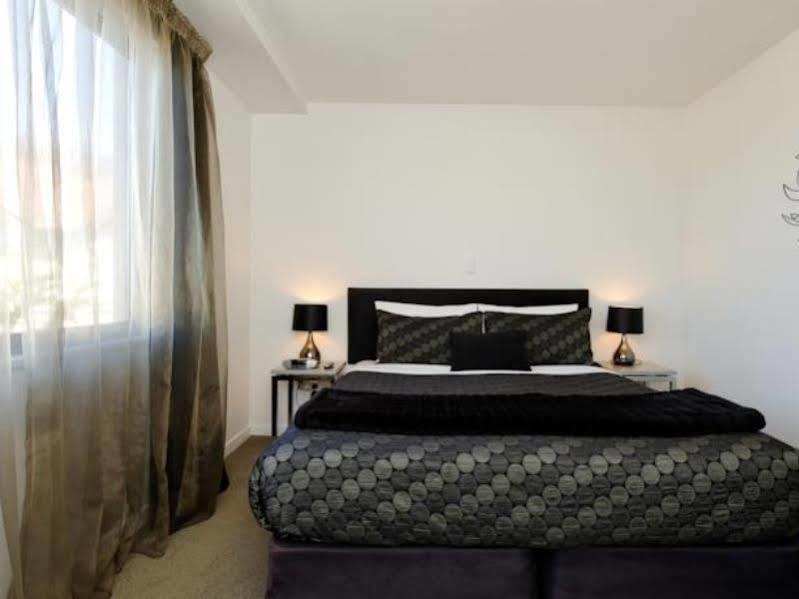 Bellano Motel Suites Christchurch Dış mekan fotoğraf A bedroom at the hotel