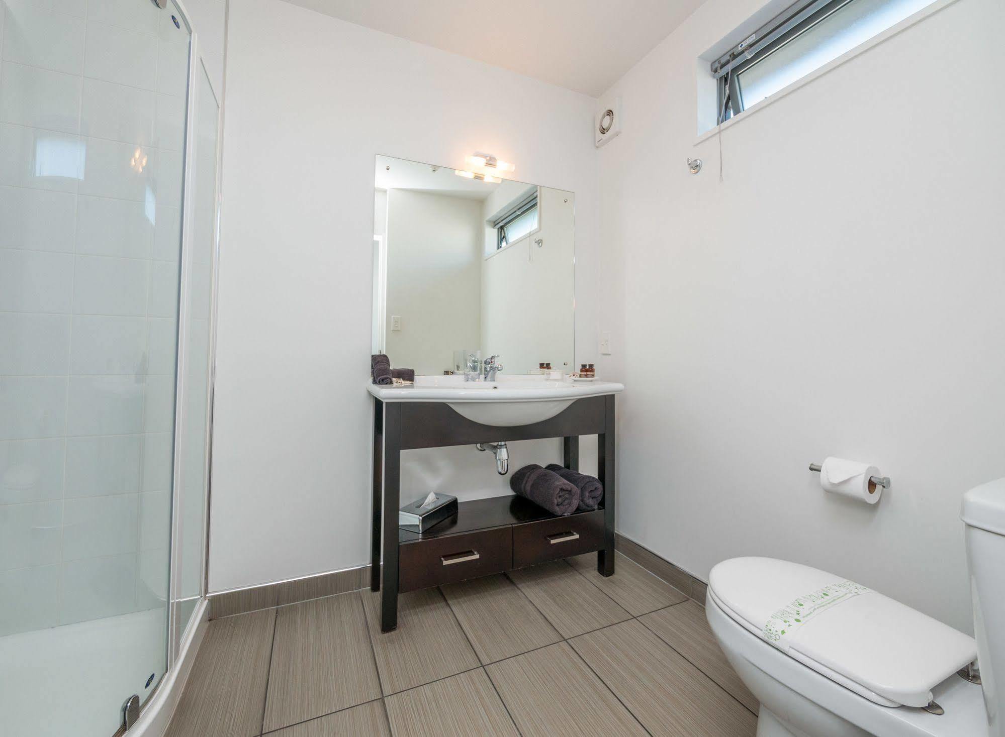 Bellano Motel Suites Christchurch Dış mekan fotoğraf Bathroom