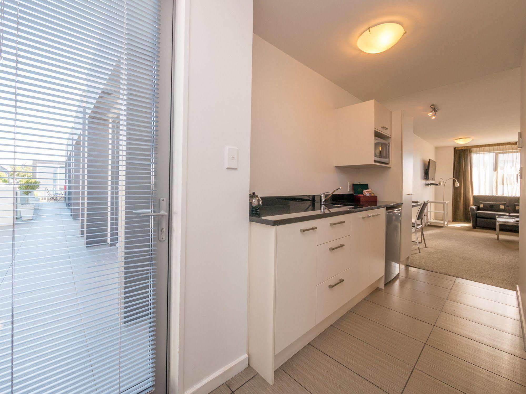 Bellano Motel Suites Christchurch Dış mekan fotoğraf A typical apartment