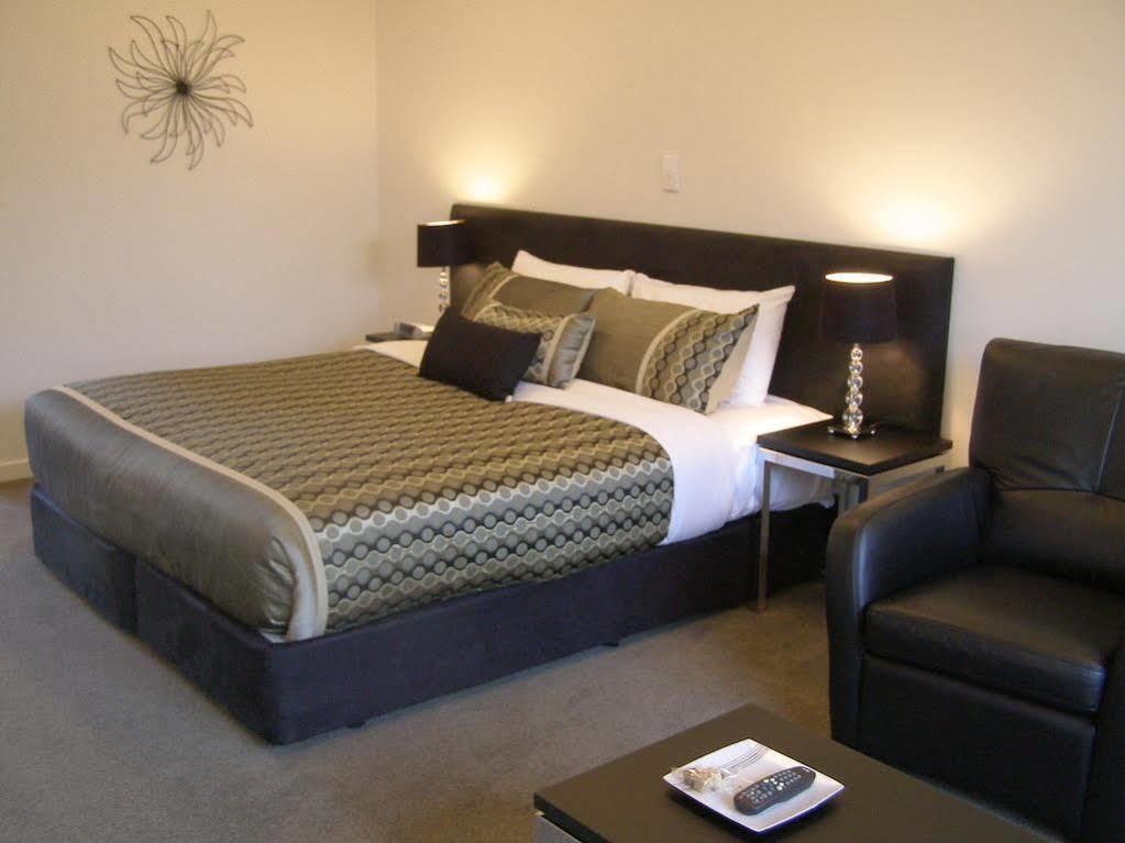 Bellano Motel Suites Christchurch Dış mekan fotoğraf A typical motel room
